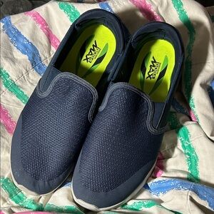 Skechers Men’s Navy GOGA MAX Slip-On Sneakers with Neon Green Insoles, Sz 11
